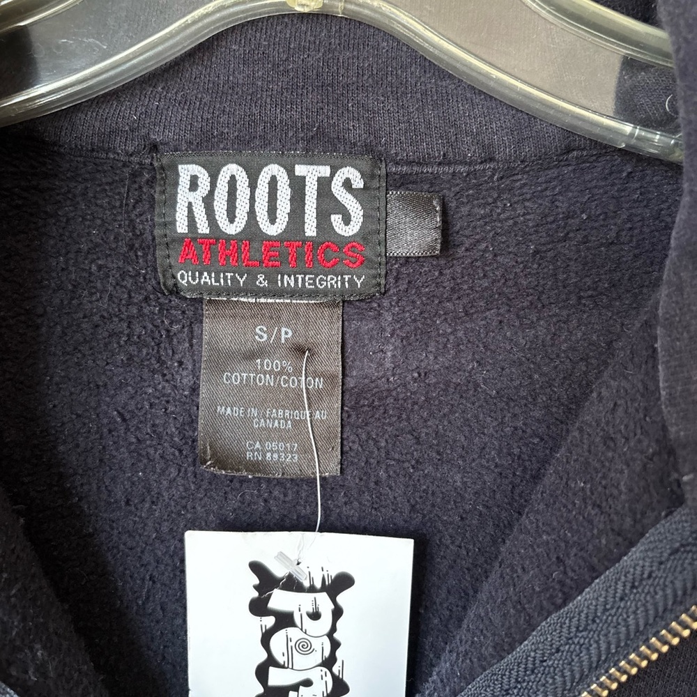 Vintage Roots Toronto Maple Leafs 1/4 zip - Picture 2 of 3